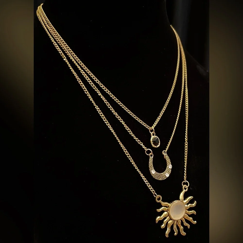 Gold tone triple strand necklace - Picture 2 of 4